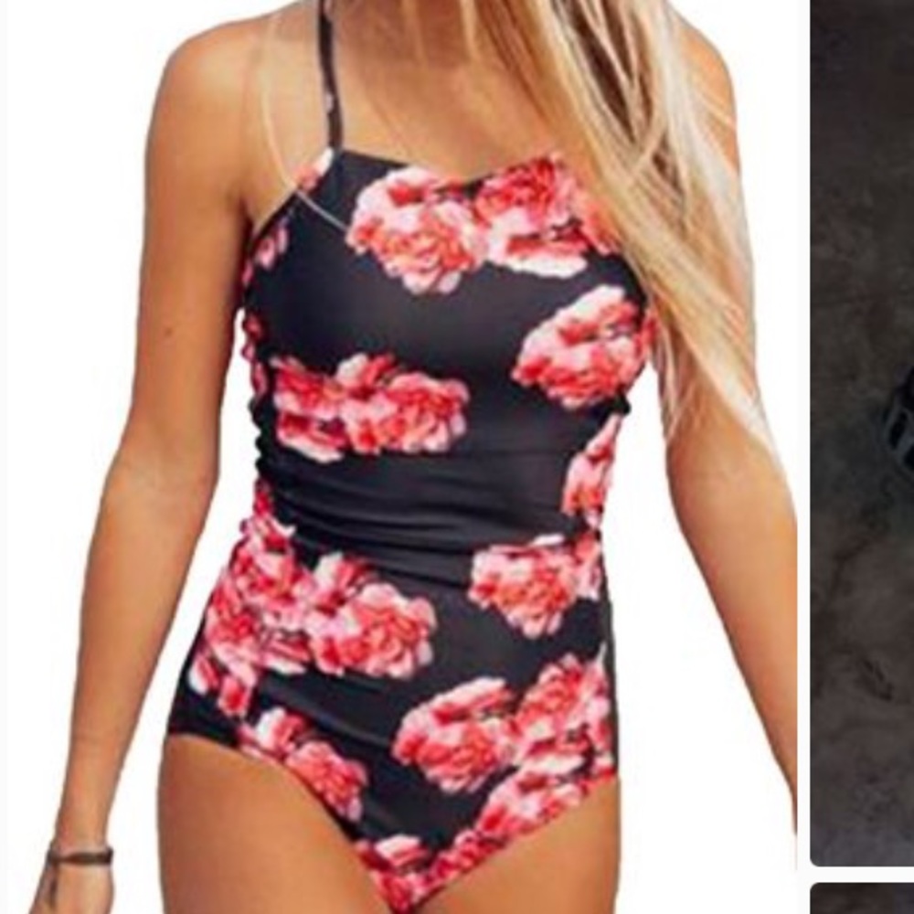 super cute floral swimsuit!